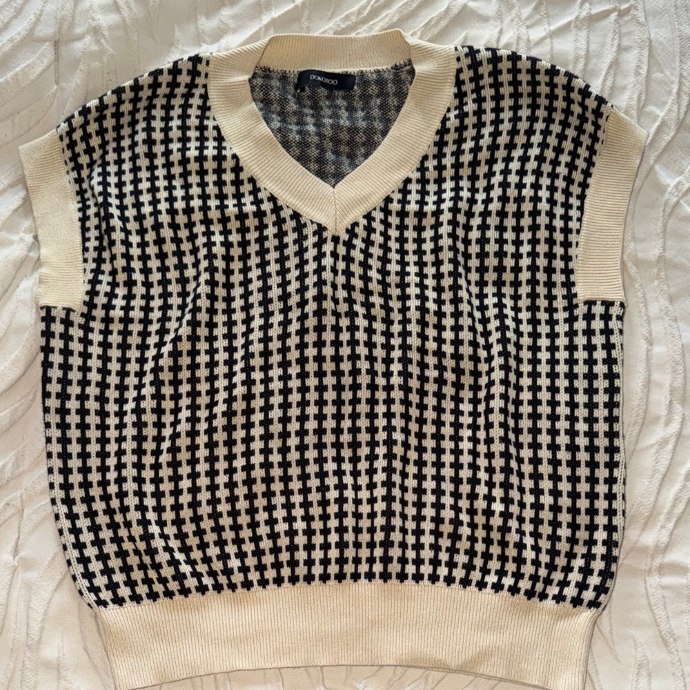 DKNY Black and Cream Houndstooth V-Neck Sweater Vest